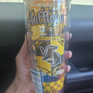 Harry Potter Tervis Tumbler Hufflepuff Water Bottle NEW NWT 3 Scratches on Side.